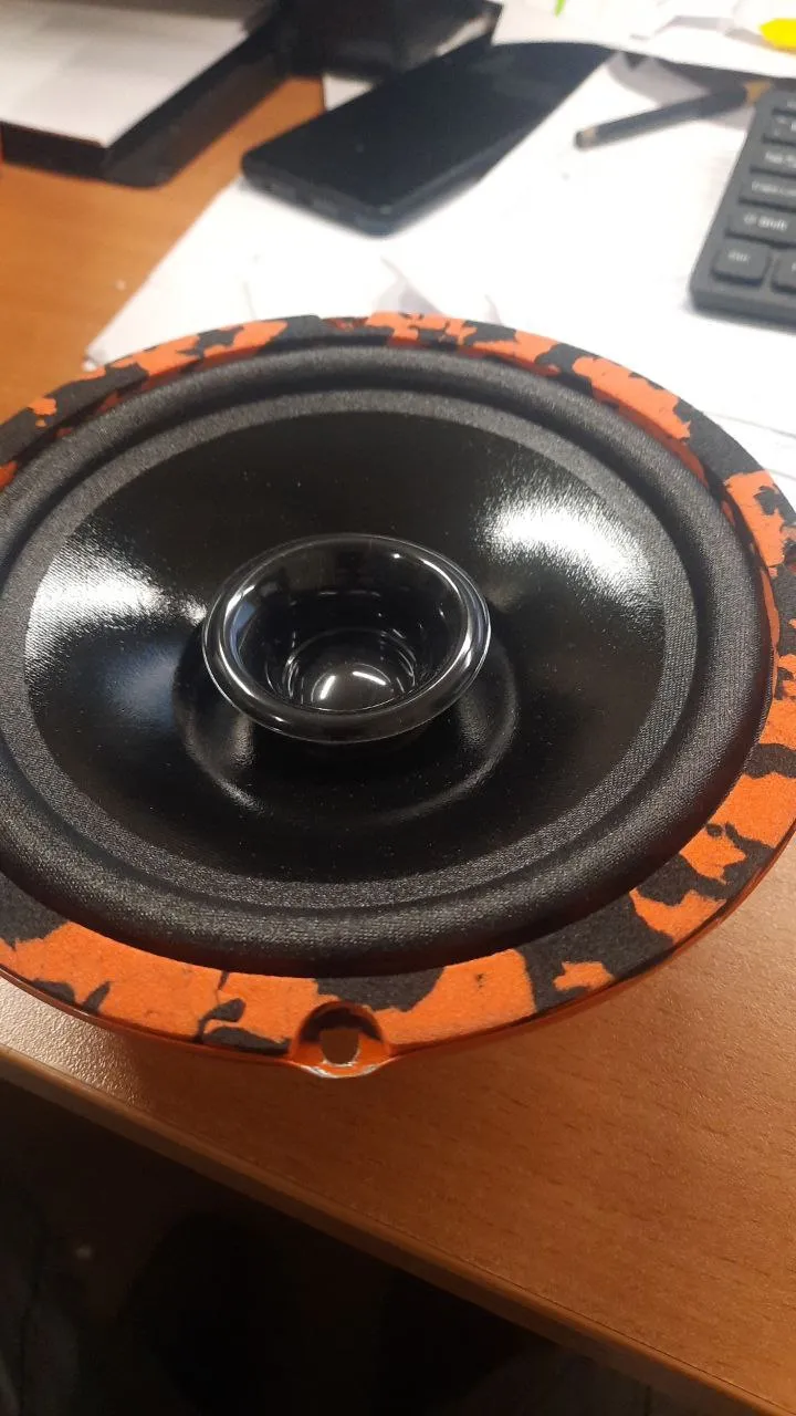 Мидбас DL Audio Gryphon Pro 165 Midbass (замятие колпачка на дифузоре) - фото